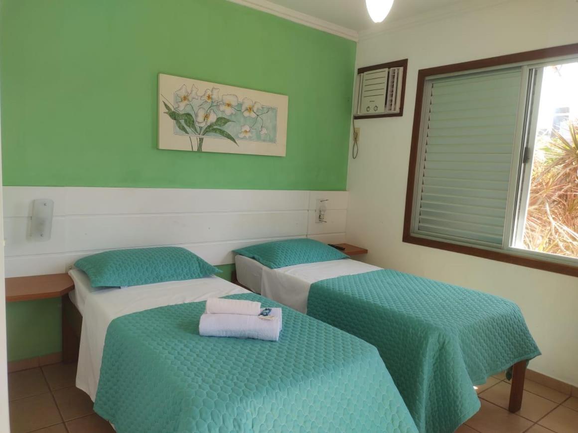 Quarto com Cama de Casal ou 2 de Solteiro